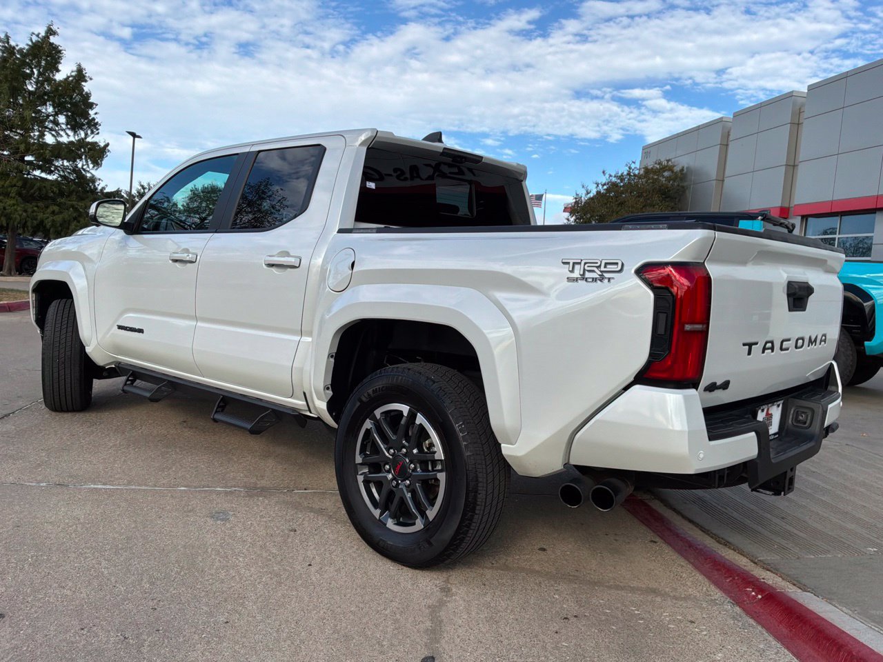 Used 2024 Toyota Tacoma TRD Sport w/ TRD Sport Premium Package AWD/4WD image 8