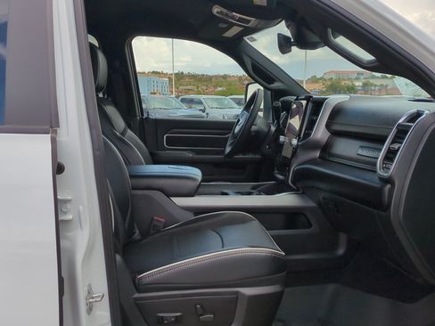 Used 2025 RAM 2500 Laramie AWD/4WD image 31