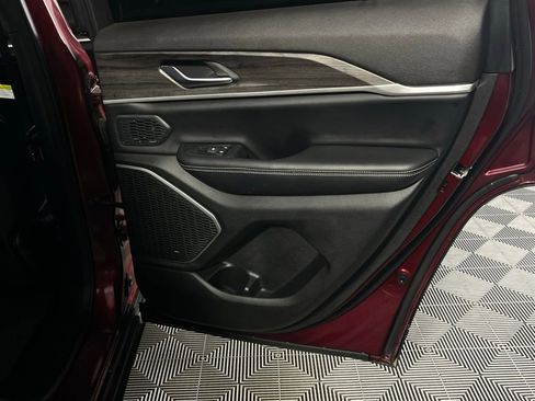 Used 2025 Jeep Grand Cherokee Limited 4xe image 29