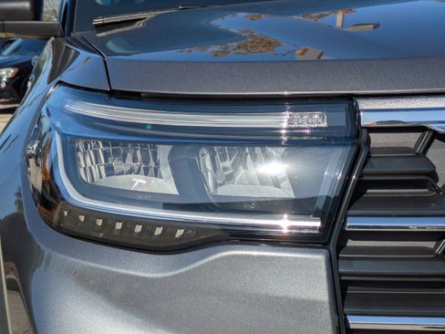 Certified 2025 Ford Explorer Active w/ Active Comfort Package image 10