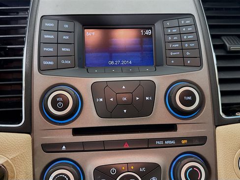 Used 2016 Ford Taurus SE image 17