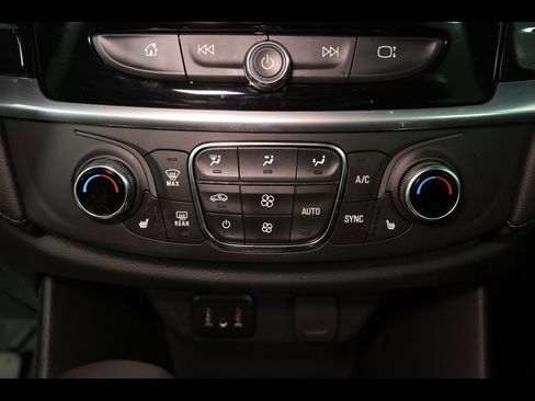 Used 2023 Chevrolet Traverse LT image 16