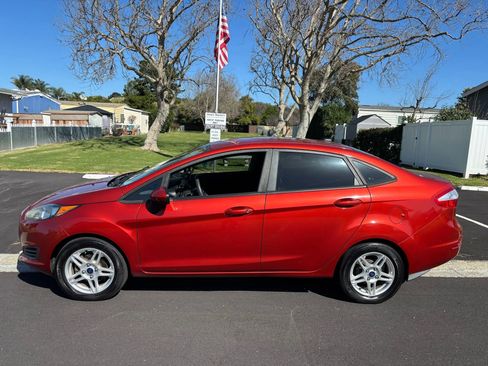 Used 2018 Ford Fiesta SE image 1