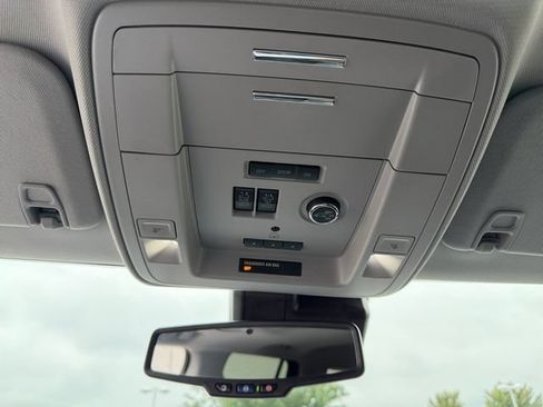 Used 2020 GMC Yukon SLT w/ Premium Edition AWD/4WD image 32