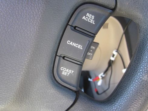 Used 2008 Kia Rondo LX w/ Convenience Pkg image 23