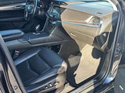 Used 2017 Cadillac XT5 Luxury w/ LPO, Wheel Lock Package image 23