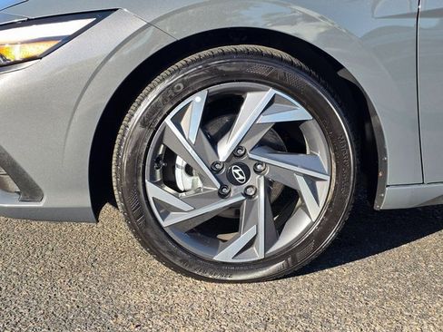 Certified 2025 Hyundai Elantra Sport image 8