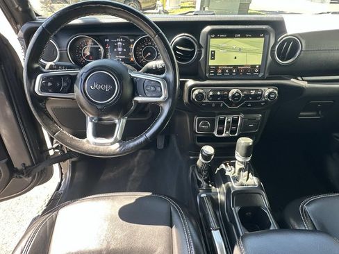 Used 2022 Jeep Gladiator Overland w/ Popular Equipment Package AWD/4WD image 17