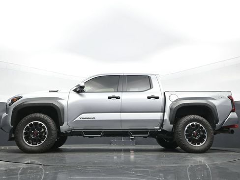Used 2025 Toyota Tacoma TRD Off-Road AWD/4WD image 27