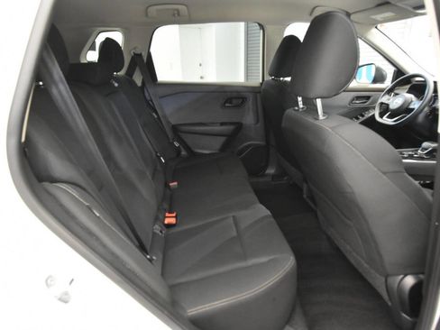 Used 2023 Nissan Rogue S image 16