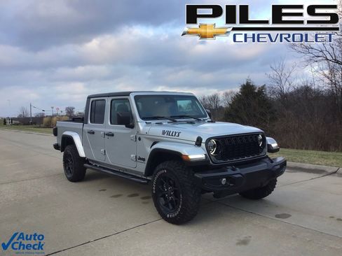 Used 2024 Jeep Gladiator Sport image 1