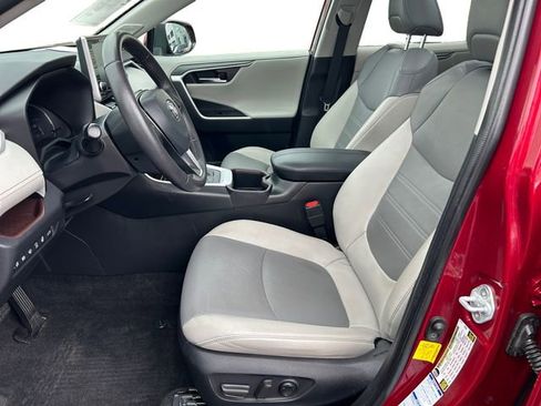 Used 2022 Toyota RAV4 Limited AWD/4WD image 10
