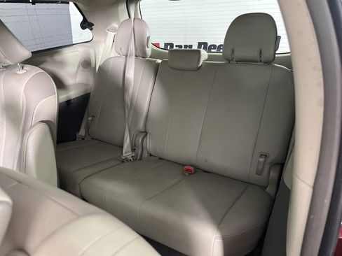 Used 2011 Toyota Sienna Limited image 18