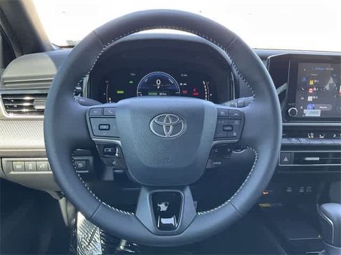 Used 2025 Toyota Camry SE image 19