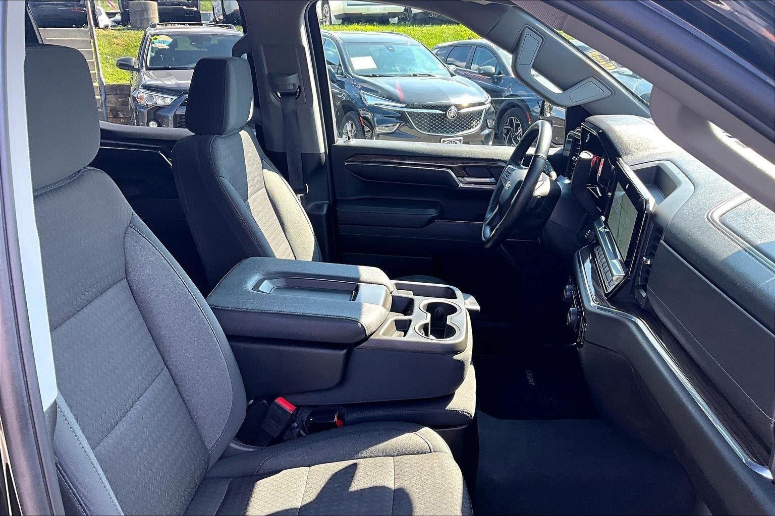 Used 2024 Chevrolet Silverado 1500 LT AWD/4WD image 7