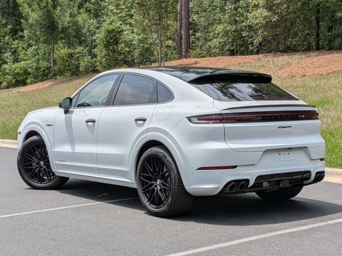 Certified 2026 Porsche Cayenne E-Hybrid Coupe AWD/4WD image 3