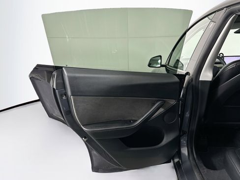 Used 2022 Tesla Model Y Performance image 25