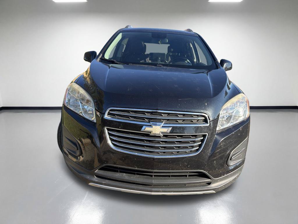 Used 2015 Chevrolet Trax LT w/ LT Sun and Sound Package FWD image 2