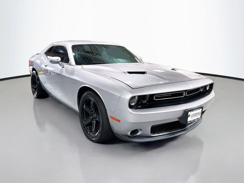 Used 2016 Dodge Challenger SXT RWD image 3