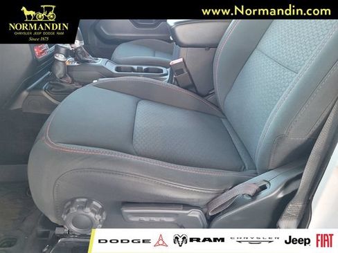 Used 2021 Jeep Wrangler Unlimited Rubicon AWD/4WD image 17
