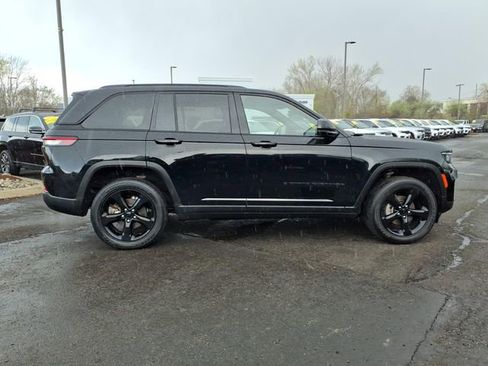 Used 2023 Jeep Grand Cherokee Altitude image 2