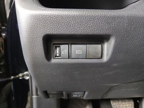Used 2025 Toyota RAV4 XLE FWD image 28