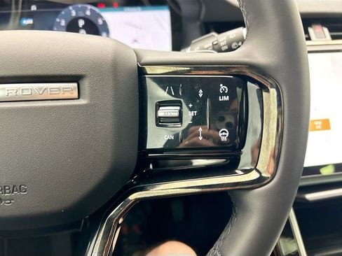 Used 2025 Land Rover Range Rover Evoque S image 12