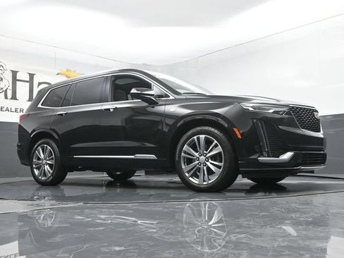 Used 2025 Cadillac XT6 Premium Luxury FWD image 2