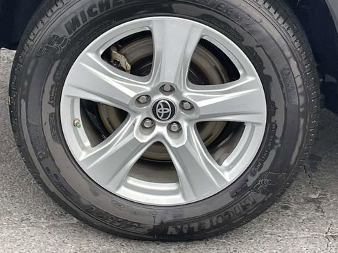 Used 2022 Toyota Highlander LE image 29