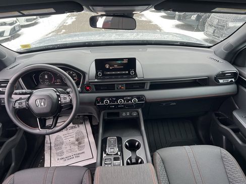 Certified 2025 Honda Pilot Sport image 18