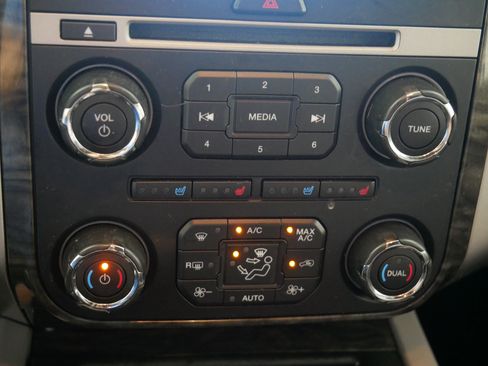 Used 2017 Ford Expedition EL Limited w/ Equipment Group 301A AWD/4WD image 23