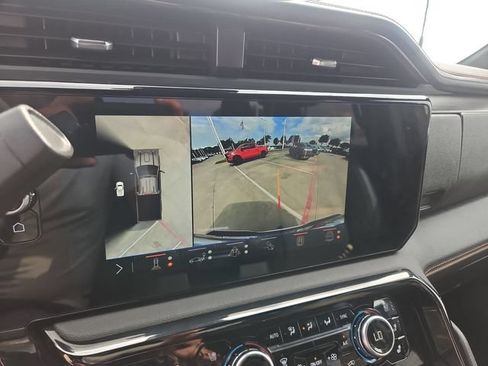 Used 2025 GMC Sierra 2500 AT4 AWD/4WD image 14