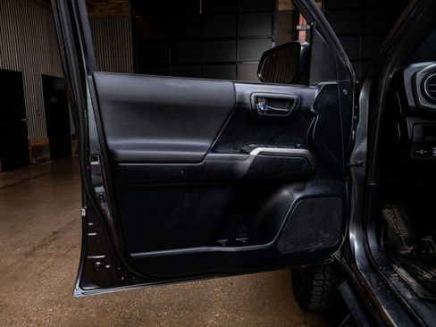 Used 2019 Toyota Tacoma TRD Off-Road image 34