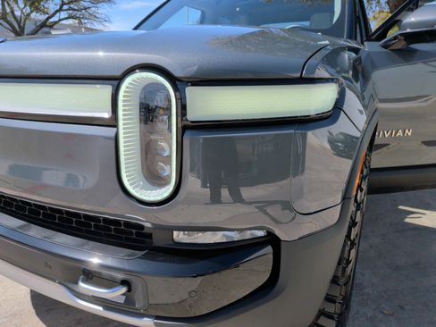 Used 2023 Rivian R1T Adventure image 6