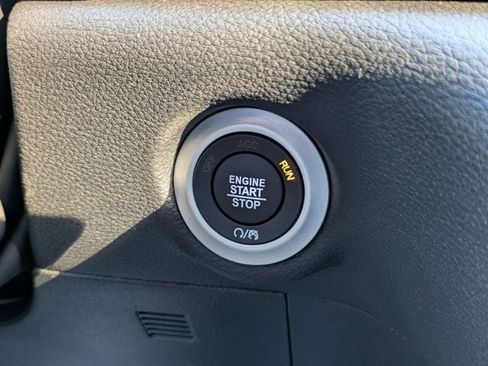 New 2026 Chrysler Pacifica Select AWD/4WD image 30