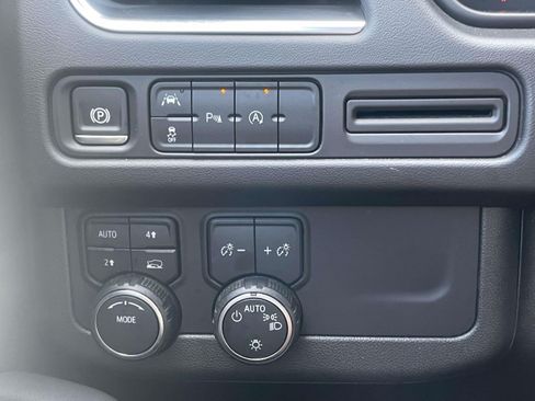 Used 2024 Chevrolet Tahoe LT AWD/4WD image 19