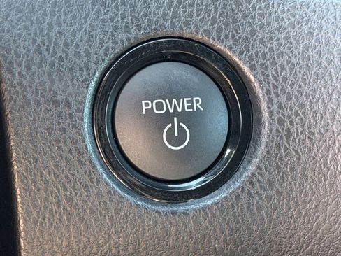 Used 2025 Toyota Camry SE w/ Convenience Package image 22