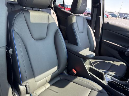 New 2026 Buick Encore GX Sport Touring w/ Comfort Package AWD/4WD image 38