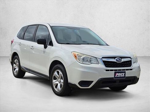 Used 2016 Subaru Forester 2.5i AWD/4WD image 3