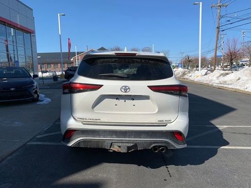 Used 2021 Toyota Highlander XSE image 4