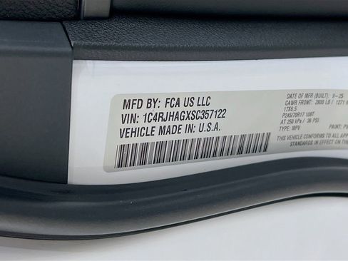 New 2025 Jeep Grand Cherokee Laredo w/ Luxury Tech Group I image 19