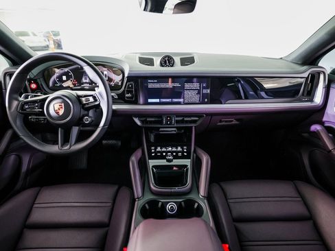 Certified 2025 Porsche Cayenne Coupe image 25