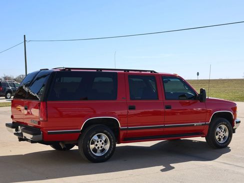 Used 1998 Chevrolet Suburban Z71 w/ Preferred Equipment Group 3 image 3