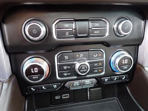 Used 2022 GMC Yukon SLT w/ SLT Luxury Package AWD/4WD image 25