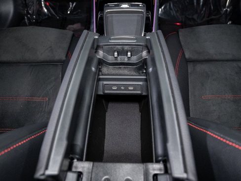 Certified 2025 Mercedes-Benz GLB 250 250 SUV image 25