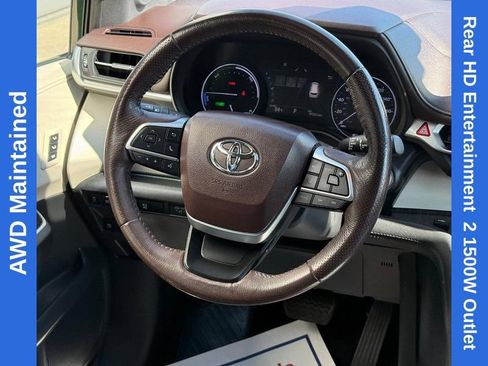 Used 2022 Toyota Sienna Platinum AWD/4WD image 15