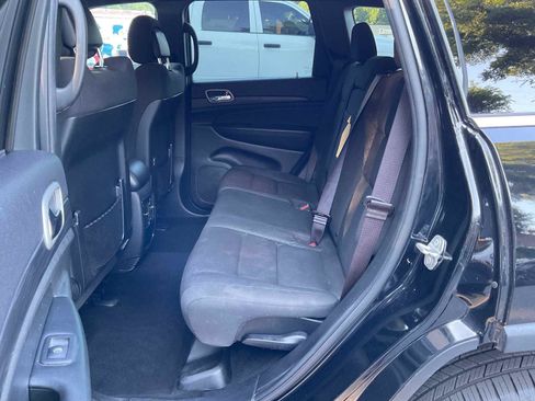 Used 2021 Jeep Grand Cherokee Laredo RWD image 23
