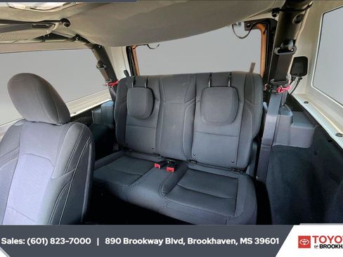 Used 2022 Jeep Wrangler Sport AWD/4WD image 19
