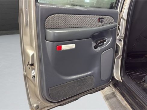 Used 2002 Chevrolet Avalanche 2500 image 26