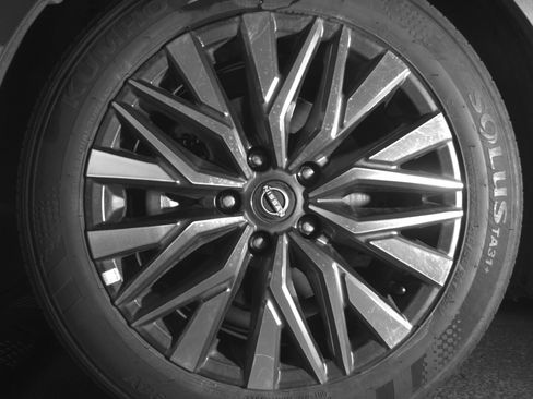 Used 2025 Nissan Altima 2.5 SV FWD image 12